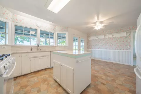 Kitchen - 21780 Lone Tree Rd, Anderson, CA 96007 photo 5 of 5