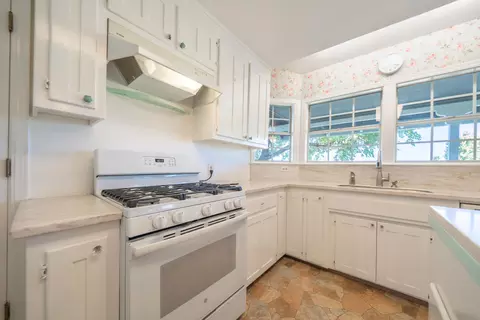 Kitchen - 21780 Lone Tree Rd, Anderson, CA 96007 photo 2 of 5