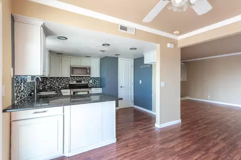 Living - 410 Buckeye, Redding, CA 96003 photo 2 of 3