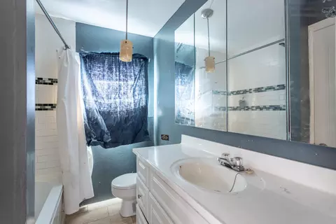 Bath - 410 Buckeye, Redding, CA 96003 photo 1 of 2