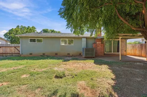 Exterior - 2300 Jonquil Way, Redding, CA 96002 photo 7 of 8