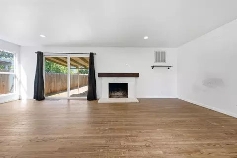 Living - 2300 Jonquil Way, Redding, CA 96002 photo 3 of 7
