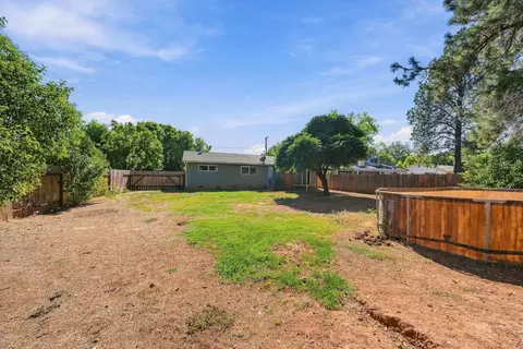 Exterior - 2300 Jonquil Way, Redding, CA 96002 photo 6 of 8