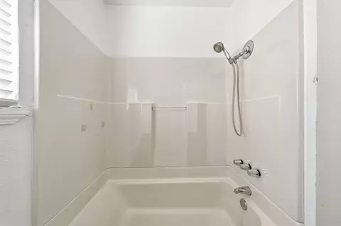 Bath - 2300 Jonquil Way, Redding, CA 96002 photo 4 of 4