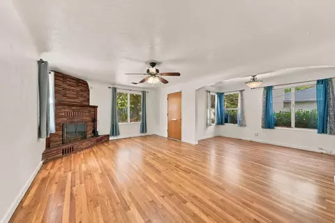 Living - 705 Loma St, Redding, CA 96003 photo 1 of 4