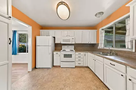 Kitchen - 705 Loma St, Redding, CA 96003 photo 2 of 2