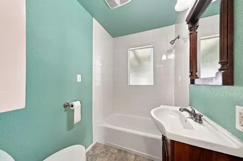 Bath - 705 Loma St, Redding, CA 96003 photo 2 of 2