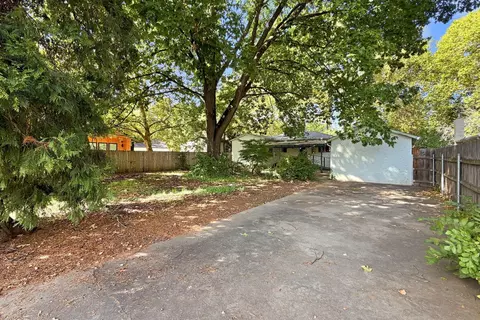 Exterior - 705 Loma St, Redding, CA 96003 photo 5 of 6