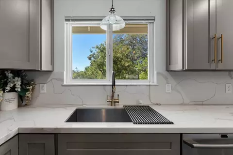 Kitchen - 11550 Ridgewood Rd, Redding, CA 96003 photo 3 of 6