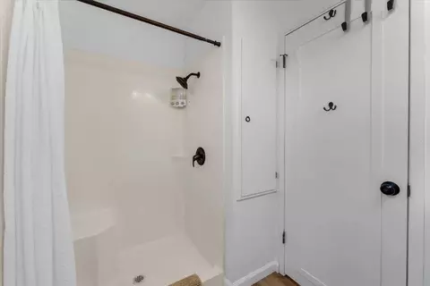 Bath - 11550 Ridgewood Rd, Redding, CA 96003 photo 2 of 3