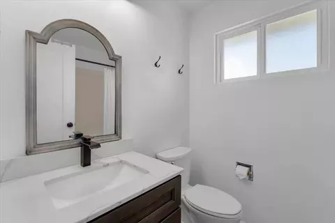 Bath - 11550 Ridgewood Rd, Redding, CA 96003 photo 1 of 3