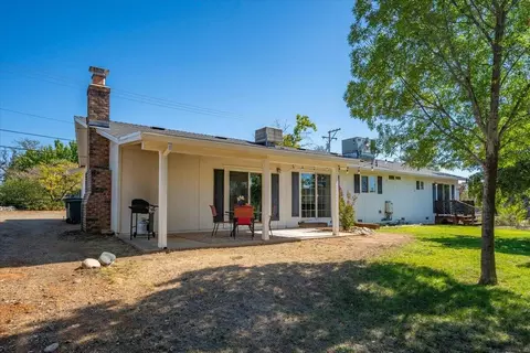 Exterior - 11550 Ridgewood Rd, Redding, CA 96003 photo 3 of 8