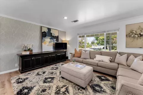 Living - 11550 Ridgewood Rd, Redding, CA 96003 photo 2 of 3