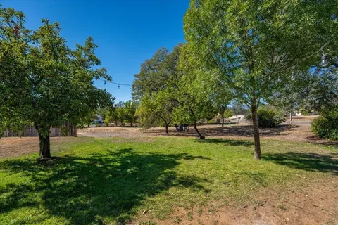 Exterior - 11550 Ridgewood Rd, Redding, CA 96003 photo 5 of 8