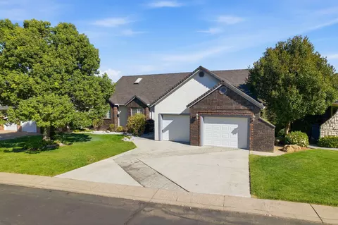 Exterior - 3154 Riesling Path, Redding, CA 96001 photo 10 of 14