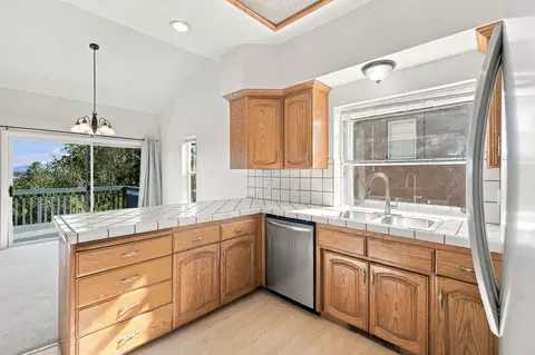 Kitchen - 3154 Riesling Path, Redding, CA 96001 photo 3 of 3
