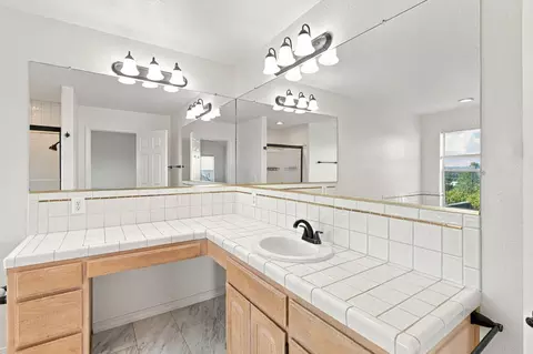 Bath - 3154 Riesling Path, Redding, CA 96001 photo 2 of 3