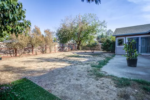 Exterior - 513 Chancellor Blvd, Redding, CA 96003 photo 7 of 7