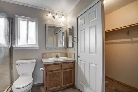 Bath - 513 Chancellor Blvd, Redding, CA 96003 photo 5 of 6