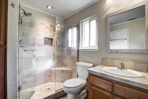 Bath - 513 Chancellor Blvd, Redding, CA 96003 photo 6 of 6