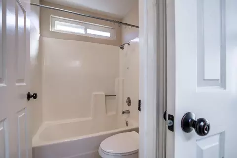Bath - 513 Chancellor Blvd, Redding, CA 96003 photo 3 of 6