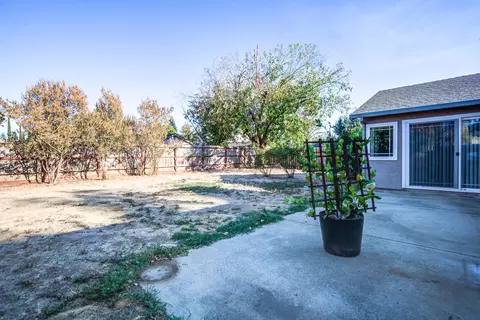 Exterior - 513 Chancellor Blvd, Redding, CA 96003 photo 3 of 7