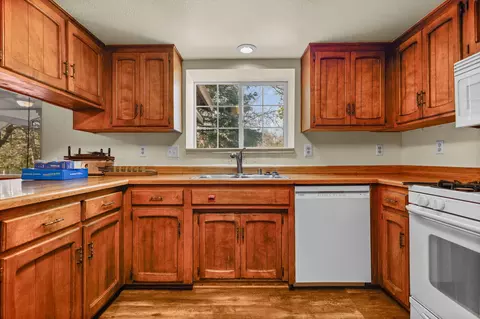 12723 Old Oregon Trl, Redding, CA 96003 photo 6