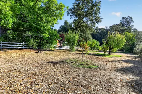 Exterior - 7399 Dilley Ln, Redding, CA 96002 photo 13 of 37