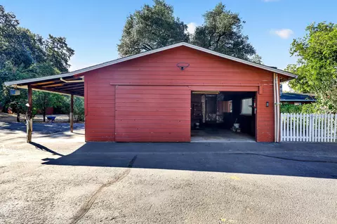 Exterior - 7399 Dilley Ln, Redding, CA 96002 photo 7 of 37