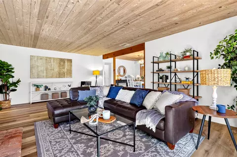 Living - 7399 Dilley Ln, Redding, CA 96002 photo 2 of 6