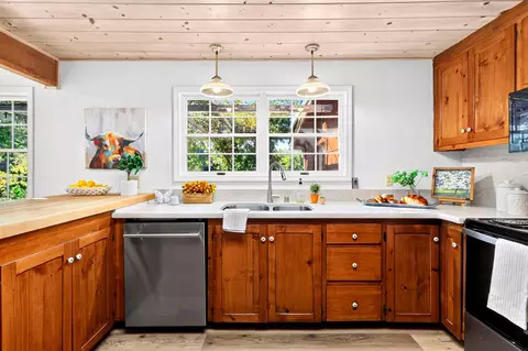 Kitchen - 7399 Dilley Ln, Redding, CA 96002 photo 1 of 7