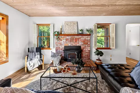 Living - 7399 Dilley Ln, Redding, CA 96002 photo 5 of 6