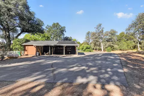 Exterior - 7399 Dilley Ln, Redding, CA 96002 photo 8 of 37