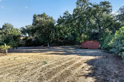 Exterior - 7399 Dilley Ln, Redding, CA 96002 photo 9 of 37