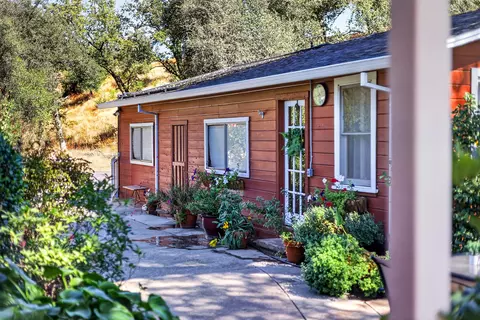 Exterior - 7399 Dilley Ln, Redding, CA 96002 photo 4 of 37