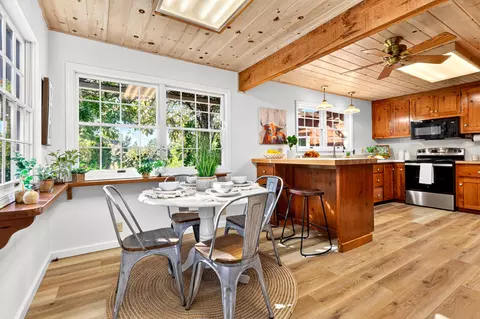 Dining - 7399 Dilley Ln, Redding, CA 96002 photo 1 of 5