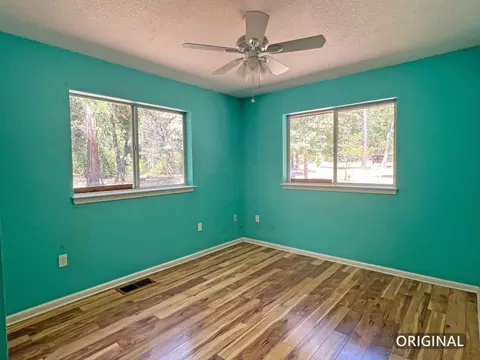 Bedroom - 14966 Phillips Rd, Oak Run, CA 96069 photo 2 of 4