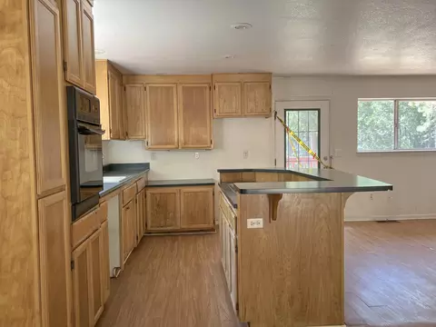 Kitchen - 14966 Phillips Rd, Oak Run, CA 96069 photo 2 of 2