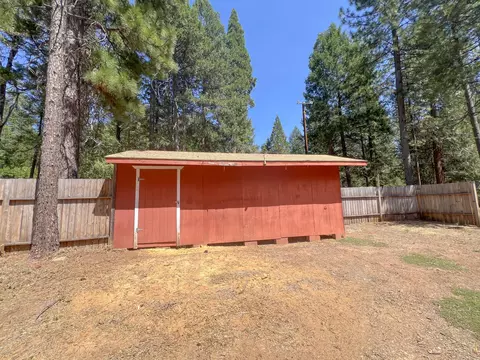 Exterior - 14966 Phillips Rd, Oak Run, CA 96069 photo 7 of 9