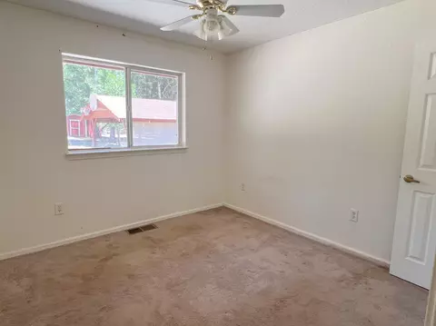 Bedroom - 14966 Phillips Rd, Oak Run, CA 96069 photo 3 of 4