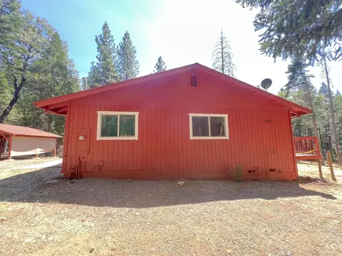 Exterior - 14966 Phillips Rd, Oak Run, CA 96069 photo 4 of 9