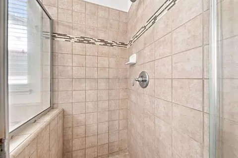 Bath - 3849 Palm Springs Dr, Redding, CA 96002 photo 3 of 6