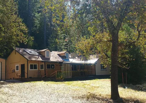 27917 Mineral School Rd, Bella Vista, CA 96008