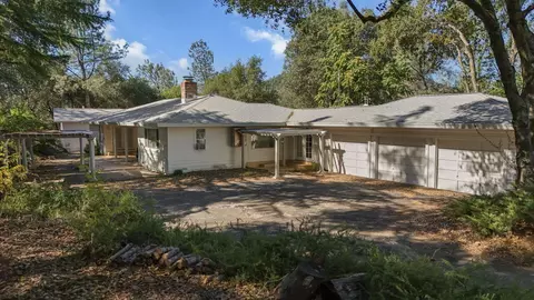 19782 N Old Oregon Trl, Redding, CA 96003