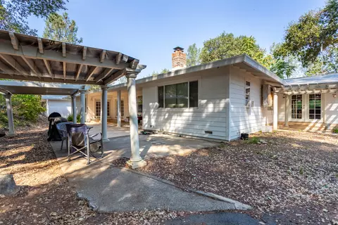 Exterior - 19782 N Old Oregon Trl, Redding, CA 96003 photo 9 of 14