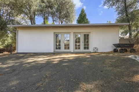 Exterior - 19782 N Old Oregon Trl, Redding, CA 96003 photo 4 of 14