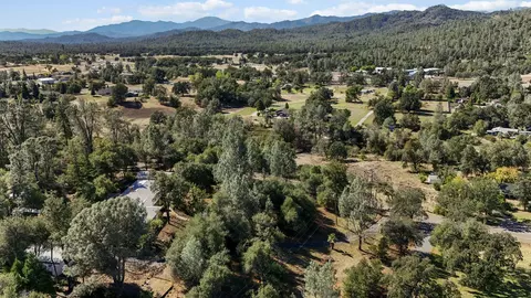 View/Area - 19782 N Old Oregon Trl, Redding, CA 96003 photo 2 of 2