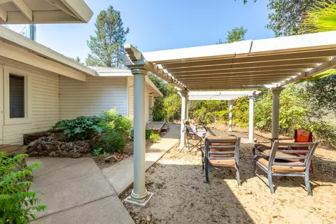 Exterior - 19782 N Old Oregon Trl, Redding, CA 96003 photo 10 of 14