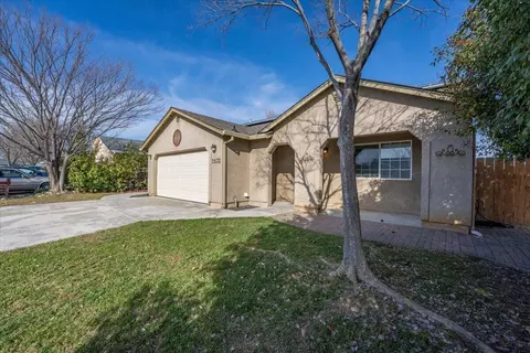 Exterior - 2132 Reta Way, Red Bluff, CA 96080 photo 4 of 16