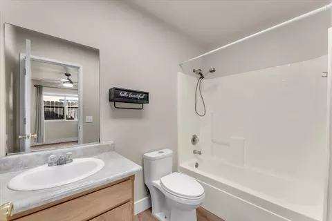 Bath - 2132 Reta Way, Red Bluff, CA 96080 photo 1 of 2